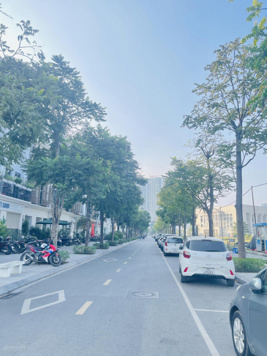 Gia đình tôi cần bán căn liền kề 75m x 5t, mt5m giá 24.9 tỷ tại The Manor Nguyễn Xiển.