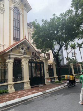 Chính chủ cần bán biệt thự Đội Nhân Dt 155m x 4 tầng căn góc 2 mặt tiền rộng đường trước nhà 20m