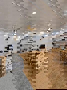 Bán căn hộ chung cư phố Thành Thái, quận Cầu Giấy 2 ngủ full nội thất 