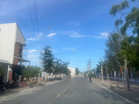 Bán mặt tiền kinh doanh Nguyễn Công Trứ đối điện trường THPT Trần Hưng Đạo, cách biển Bình Sơn 800m