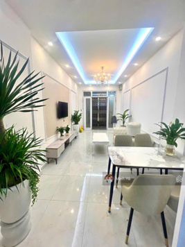 Cần bán nhà tại phố Đội Cấn DT 33m2 x 5T MT 3,07m nhà mới giá 6.88 tỷ LH 0903 261 466