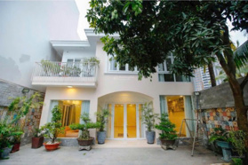 BIỆT THỰ CẠNH SÔNG, THẢO ĐIỀN QUẬN 2 , DT 215m2 (10x21.5) - TN 36.000$/Năm- CHỈ 43 Tỷ (200Tr/m2)