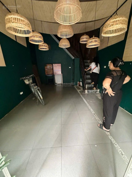 Cho thuê nhà mặt phố Triệu Việt Vương, DT 30m2x3 tầng, MT 4.5m, giá 28tr, LH 0968 896 456