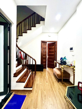 Bán nhà Trần Quốc Hoàn, 55m2, 5T phân lô 3 mặt ngõ cực hiếm, ô tô 16tỷ nhỉnh