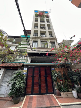 Cho thuê văn phòng tại phố Hồ Đắc Di, Nam Đồng. Có hầm xem, thang máy