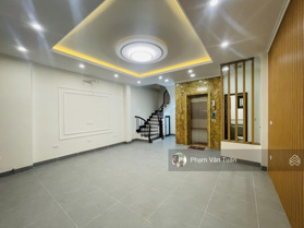 Hiếm! Nhà cực đẹp 40m2x6T thang máy, hai thoáng. Cạnh trường Chu Văn An phố Đội Cấn, Hoàng Hoa Thám