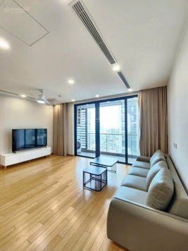 Gia đình cần bán căn hộ chung cư Golmark City 136 Hồ Tùng Mậu, full nội thất vào ở luôn