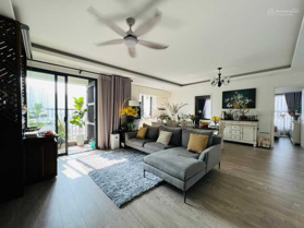 Sổ đỏ chính chủ bán gấp căn hộ 3 ngủ 99m2 sẵn sổ tầng 10 ban công hướng mát tại Imperia Sky Garden