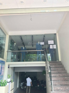 Cho thuê MBKD cửa hàng 55m2-79m2 mặt tiền 8,5m mặt phố ngã 4 Nguyễn Khánh Toàn, nhà mới, SD ngay