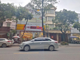 Cho thuê 2 căn nhà khu Linh Đàm DT 100m2 và 250m2, giá 25tr/tháng, đã hoàn thiện đẹp