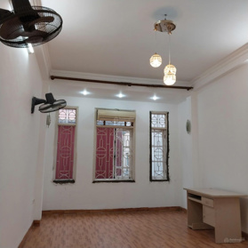 Cho thuê nhà ngõ 100 Tây Sơn - Đống Đa - 55m2 x 5 tầng 8p 4 phụ ngõ rộng KD 22 tr/tháng