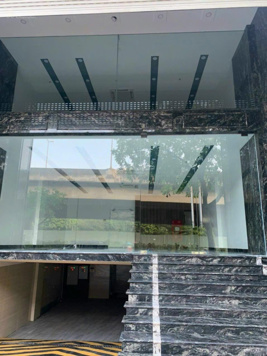 Cho thuê nhà 7 tầng mặt phố Trung Kính-CG, DT 90m2*7T, 1 hầm, MT căn góc thông sàn, có TM. Giá 90tr