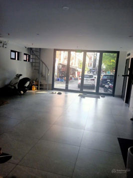 Cho thuê nhà mặt phố Hồ Đắc Di: DT 80m2, MT 8m, tầng 1 thông sàn, có chỗ để ô tô giá: 20 tr