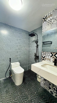 Bán Căn Hộ Tập Thể Tầng 3 Nguyễn Khánh Toàn -Ô Tô Chạy Vòng Quanh - Sử Dụng 70m2.Sổ Đỏ 38m .3.5 Tỷ