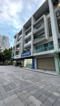 Cho thuê shophouse 120 Định Công, tầng 1,2,3, tổng diện tích 270m2, đồ cơ bản, 25tr. Lh: 0936 325 238