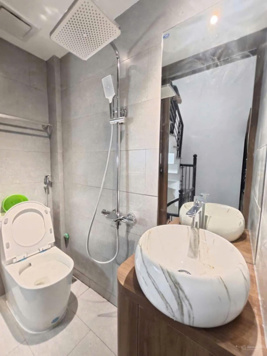 Bán nhà mới ở ngay Minh Khai sổ 23m2 xây 26m2 giá chỉ 4,95 tỷ, 3PN, 4WC, ĐN, full đồ, cách phố 10m