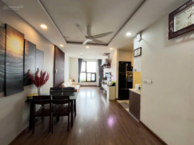 Chính chủ cần cho thuê căn hộ 2PN - 2VS - 80m2 ban công nam view hồ Linh Đàm