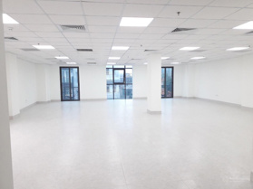 Cho thuê cả tòa nhà VP phố Đại Cồ Việt, Hai Bà Trưng, Hà Nội, DT 105m2 x 8 tầng, TM, giá 95tr/tháng