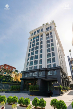 Cho thuê mặt bằng tầng 1 tòa The Gloria Nguyên Hồng, Đống Đa diện tích 500m2 giá 250.000.000/tháng