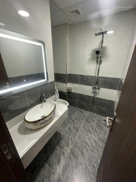 Cho thuê nhà mới xây Linh Đàm, diện tích đất 250m2, diện tích xây dựng 120m2 x 4 tầng mặt tiền 11m