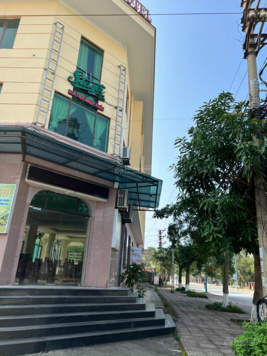 Chính chủ cần bán khách sạn tại trung tâm Cửa Lò. 1200m2, có bể bơi, 3 mặt tiền. LH 0978 186 666