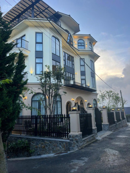 Bán căn biệt thự phong cách Châu Âu, 2 mặt tiền đường Trịnh Hoài Đức, Phường 11, TP Đà Lạt