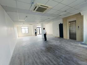 Cho thuê nhà biệt thự Phạm Văn Đồng, KĐT Thành Phố Giao Lưu. Dt 120m2, 5 tầng 1 hầm thông sàn, 65tr