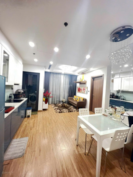 Chính chủ cần bán nhanh căn 2PN, DT 56.2m2, tầng trung, view siêu thoáng, giá 5,4 tỷ