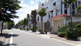 Chính chủ bán biệt thự Linh Đàm DT 235m2 x 3 tầng, MT 14m, 35 tỷ, đã hoàn thiện