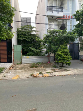 Chính chủ bán gấp lô đất 4x16,25m đường ôtô trải nhựa, cách Võ Văn Kiệt 800m. Thổ cư 100%