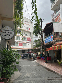 Bán nhà 2MT hẻm xe tải khu A75 Bạch Đằng