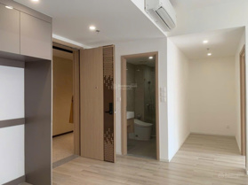 Cần bán căn 1PN + view hồ bơi, có ban công và logia, nội thất cơ bản, DT 54.5m2 giá 3,26 tỷ