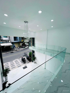 Gấp bán MTKD P4 Tân Bình ngay Vincom - Ngang 6m - 64m2