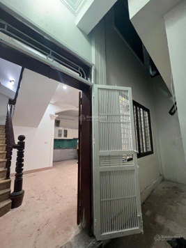 Bán nhà ngõ Đội Cấn thông Giang Văn Minh, 36m2 x 5T, MT 5.24m, nhà mới full NT, gần phố, bãi ôtô