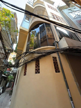 Bán gấp lô góc 3 mặt thoáng đẹp Đê La Thành 5 tầng 36m2 nở hậu xây mới gần phố, ở + cho thuê tốt