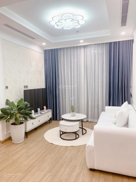 Cần bán gấp căn 2PN - 2VS, 63,4m2, giá 5 tỷ 2, view hồ, Vinhomes Green Bay Mễ Trì