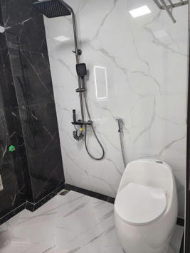 Bán nhà Phố Nguyễn Sơn, quận Long Biên. DT 42m2. Nhà xây mới 6 tầng thang máy
