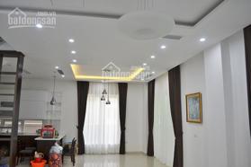 Cho thuê căn biệt thự Anh Đào đồ cơ bản đẹp giá rẻ nhất Vinhomes Riverside