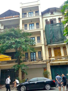 (Mặt ngõ, sát phố, ô tô tránh) bán nhà Nguyên Hồng, Đống Đa, 50m2 5T mặt tiền 4m