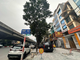 Bán gấp nhà MP Khuất Duy Tiến 107m2, 8 tầng. Thông sàn + thang máy. Cho thuê 1.2 tỷ/năm: 0859 194 555