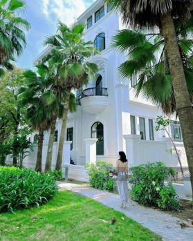 Chính chủ bán căn biệt thự siêu vip, DT 271.5m2 với 4 tầng nổi và 1 tầng hầm, hướng chính Đông