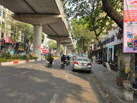 Bán nhanh nhà mặt phố Cầu Giấy. Diện tích 180m2, vỉa hè rộng, kinh doanh đỉnh, giá đầu tư