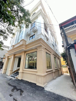 Cho thuê liền kề khu 96 Nguyễn Huy Tưởng DT 80m2 x 7 tầng, mặt tiền 5m, thang máy, điều hòa đầy đủ