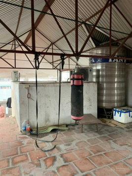 Cho thuê phòng trọ bình dân tại Bồ Đề, Long Biên, 20m2, điện nước, vệ sinh khép kín. T12 ở ngay.