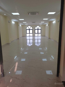 Cho thuê nhà mới xây ngã tư Lò Đúc giao Hòa Mạc 75m2 x 8 tầng + 1 hầm có thang máy, phòng cháy CC