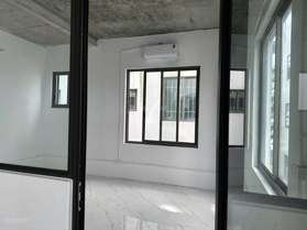 Cho thuê văn phòng tầng 2,3,4,5 DT 20 m2, 25m2 tiện làm vp, địa điểm cty oto đỗ cửa LH: 0965 855 393
