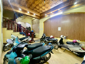 Bán nhà phân lô Nguyên Hồng, ô tô tránh, kinh doanh cực tốt, 67m2, mặt tiền rộng rãi 5.4m, 15.8 tỷ