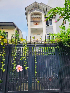 Cho thuê biệt thự nhà vườn - Ngọc Thuỵ - Long Biên