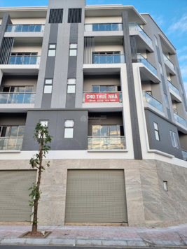 Cho thuê nhà 5 tầng, diện tích sử dụng 327m2 sàn, Vị trí góc ngã 3 đường thuận tiện kinh doanh