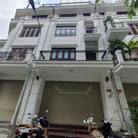 Cho thuê nhà Nguyễn Tuân - Thanh Xuân. DT 75m2 x 5 tầng, mặt tiền 5,5m, thông sàn, có điều hòa